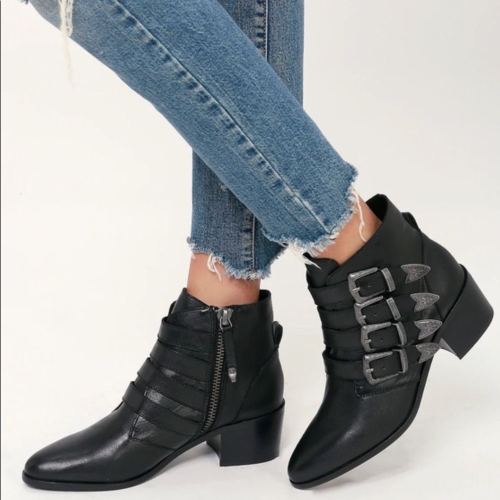 NEVER WORN Steve Madden Billey Boots